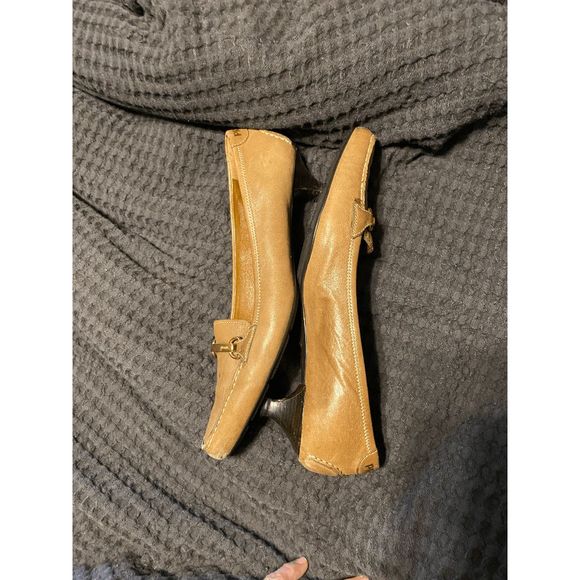 Prada Tan Leather Loafers with Gold Hardware & Kitten Heel, Size 9 - Picture 6 of 9